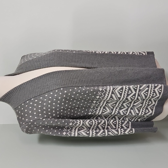 Gap Open Cardigan Embroidered Look Gray and White Cabincore Size XS Petite - Picture 2 of 6